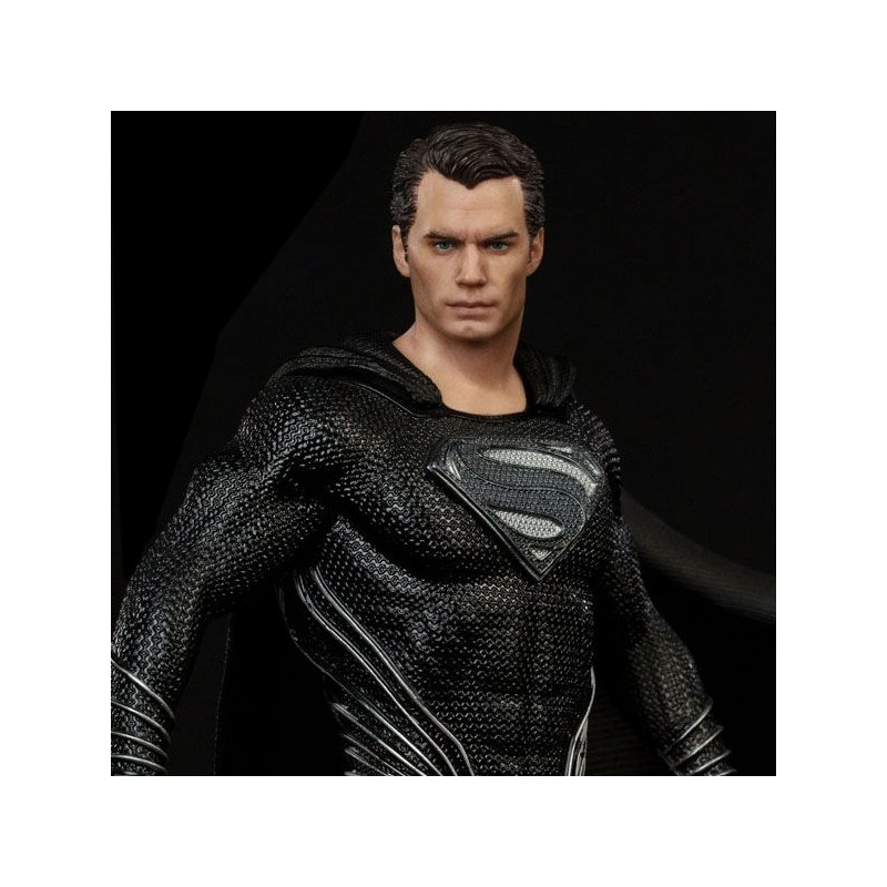 JUSTICE LEAGUE Statue Superman Black Suit Art Scale Iron Studios