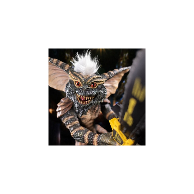 GREMLINS Statuette Gremlin Stripe with Chainsaw Ikon Collectables GREMLINS Statuette Gremlin Stripe with Chainsaw Ikon Collectables