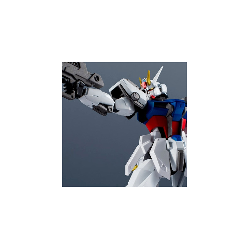 GUNDAM UNIVERSE Figurine GAT-X105 Strike Gundam Bandai GUNDAM UNIVERSE Figurine GAT-X105 Strike Gundam Bandai