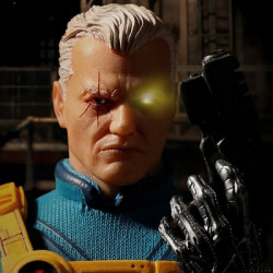 X-MEN Figurine Cable Features One:12 Collective Mezco Toyz
