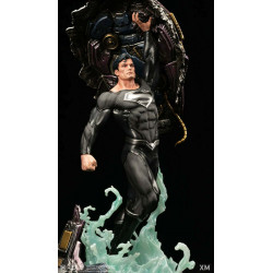 SUPERMAN Statue Black Suit Superman XM Studios