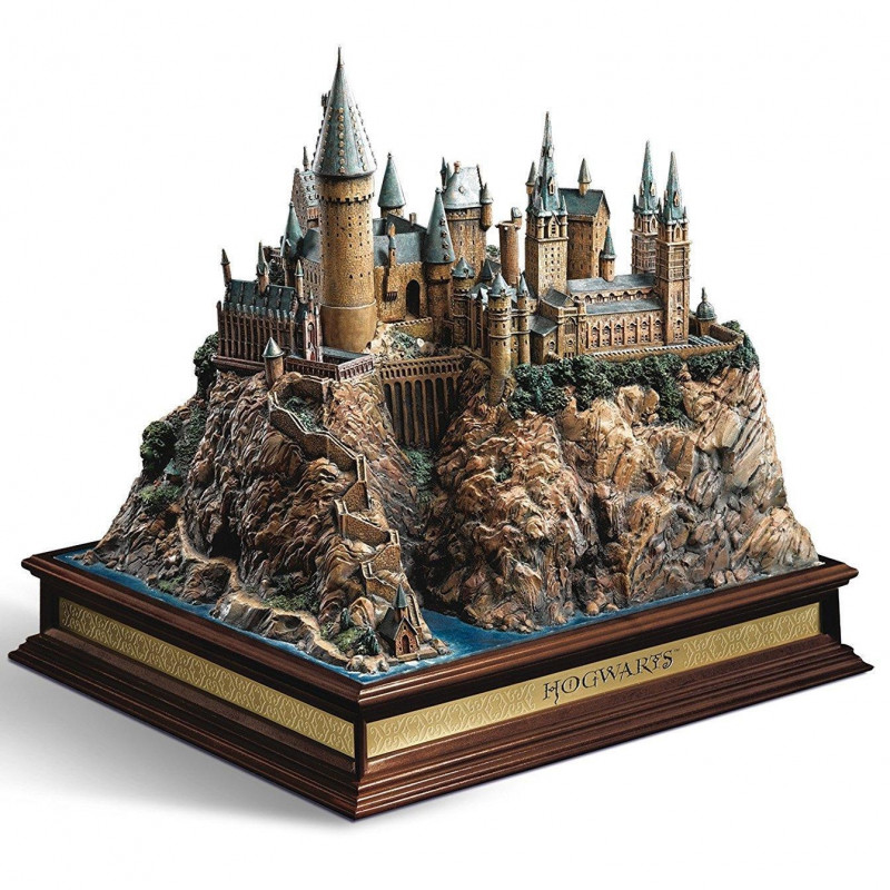 HARRY POTTER Diorama Chateau Poudlard Noble Collection HARRY POTTER Diorama Chateau Poudlard Noble Collection