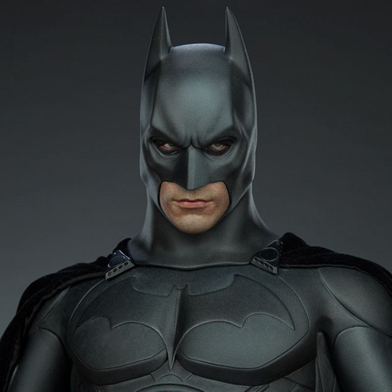 BATMAN BEGINS Statue Batman Premium Format Sideshow BATMAN BEGINS Statue Batman Premium Format Sideshow