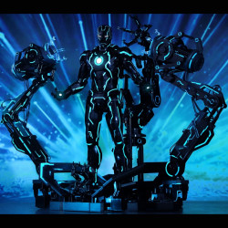 IRON MAN 2 Figurine Neon Tech Iron Man with Suit-Up Gantry Hot Toys