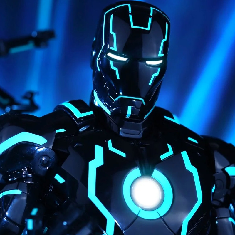 IRON MAN 2 Figurine Neon Tech Iron Man with Suit-Up Gantry Hot Toys