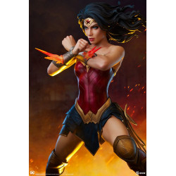 Statue Wonder Woman Saving the Day Premium Format Sideshow DC Comics