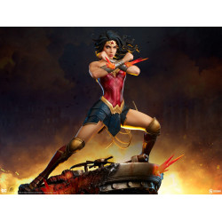 Statue Wonder Woman Saving the Day Premium Format Sideshow DC Comics