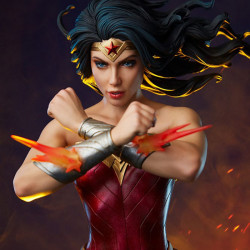 Statue Wonder Woman Saving the Day Premium Format Sideshow DC Comics