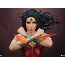 Statue Wonder Woman Saving the Day Premium Format Sideshow DC Comics