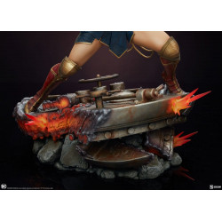 Statue Wonder Woman Saving the Day Premium Format Sideshow DC Comics