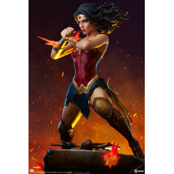 Statue Wonder Woman Saving the Day Premium Format Sideshow DC Comics