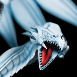 YU-GI-OH! Statue Kaiba & l'Ultime Dragon Blanc aux yeux bleus Kitsune Statue