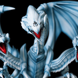 YU-GI-OH! Statue Kaiba & l'Ultime Dragon Blanc aux yeux bleus Kitsune Statue