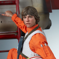 Statue Luke Skywalker & X-Wing : Red Five Standing By Premium Format Sideshow Star Wars