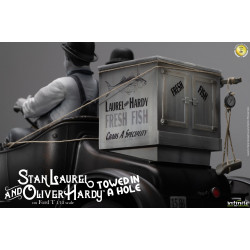 Statue Laurel & Hardy Towed In A Hole Ford T Infinite Statue Laurel & Hardy