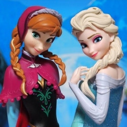LA REINE DES NEIGES figurines Anna & Elsa Sega Prize