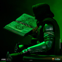 Statue Doctor Doom on Throne Deluxe Art Scale Iron Studios Marvel