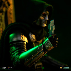 Statue Doctor Doom on Throne Deluxe Art Scale Iron Studios Marvel