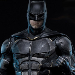 JUSTICE LEAGUE Statue Batman Tactical Batsuit Prime 1